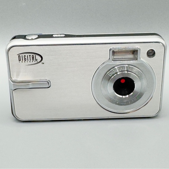 Digital Concepts Silver Digital Camera Non-Working Corroded Battery with SD Card - Picture 1 of 9